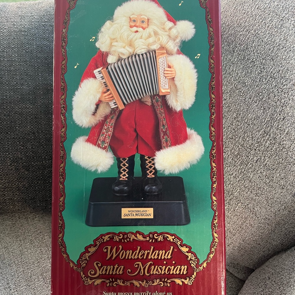 Like new Vintage 1999, Wonderland Santa Musician